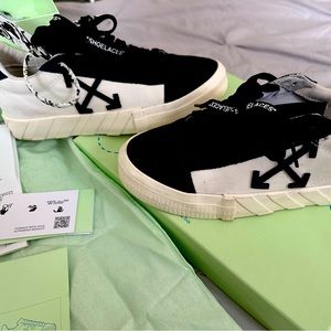 Off-White Vulcanized Cnvs& Suede LowSneakers White and Navy Blue size Eu: 39 (9)